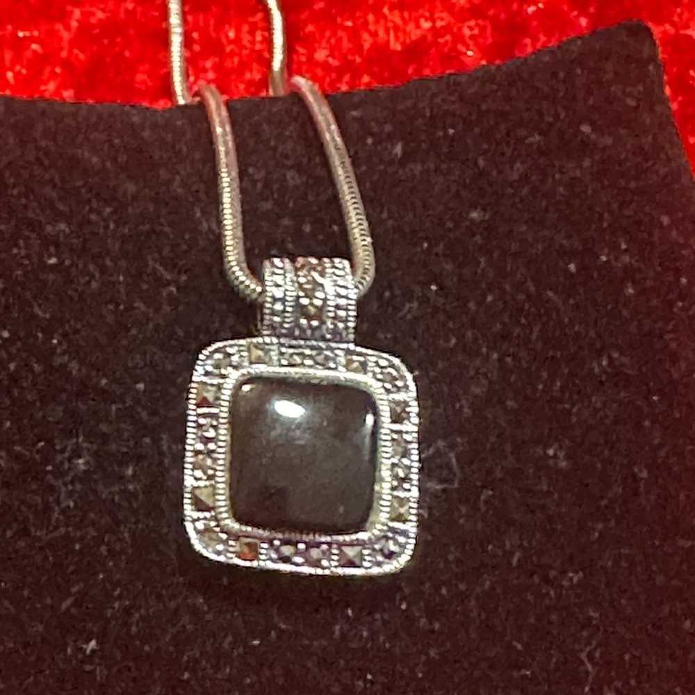 Elegant Silver Pendant Necklace